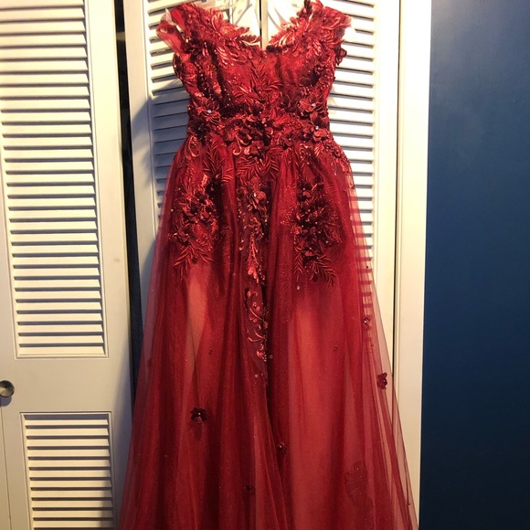 Gorgeous ruby red/burgundy gown. - Picture 4 of 6